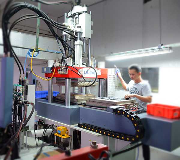 利勇安液態硅膠制品注塑機 利勇安液態硅膠制品注塑機